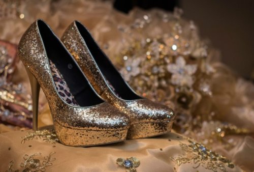 シルバーのプラットフォームシューズ